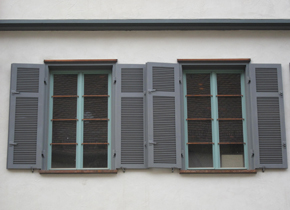 Fenster mit Kupfersprossen